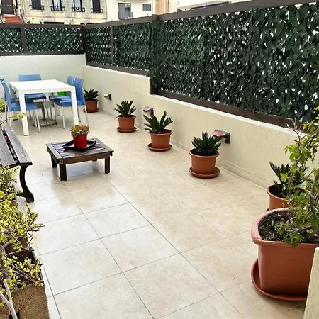 Bright Seaside Maisonette With Private Terrace 아파트