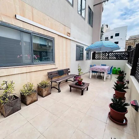 Bright Seaside Maisonette With Private Terrace * 마르사스칼라