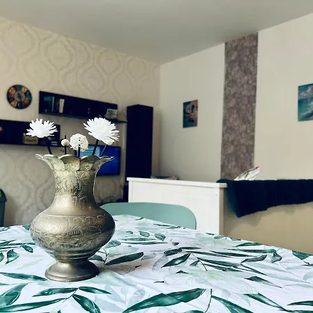 Bright Seaside Maisonette With Private Terrace * 마르사스칼라
