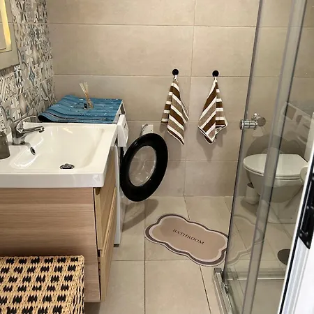 Bright Seaside Maisonette With Private Terrace * 마르사스칼라