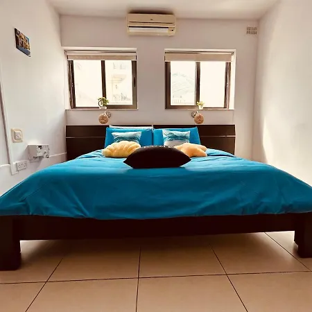 Bright Seaside Maisonette With Private Terrace 아파트 *