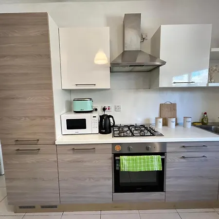 아파트 Bright Seaside Maisonette With Private Terrace