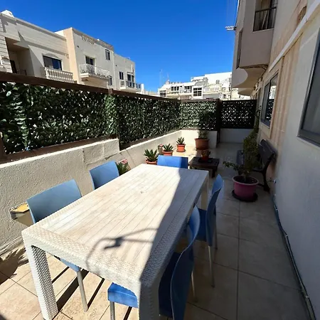 Bright Seaside Maisonette With Private Terrace 아파트