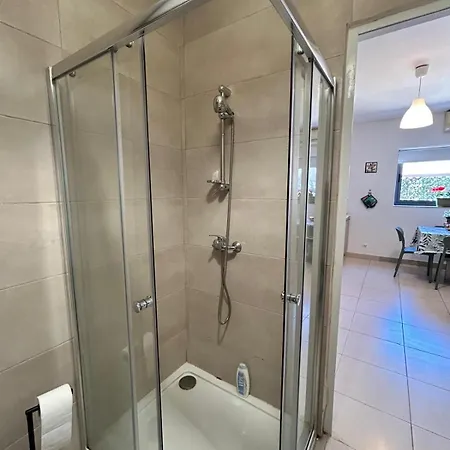 아파트 Bright Seaside Maisonette With Private Terrace