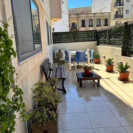Bright Seaside Maisonette With Private Terrace *