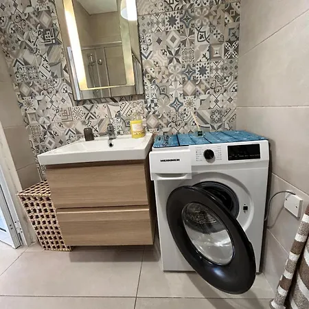 아파트 Bright Seaside Maisonette With Private Terrace *