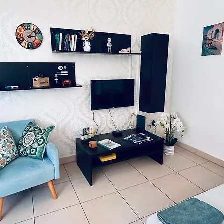Bright Seaside Maisonette With Private Terrace * Marsaskala